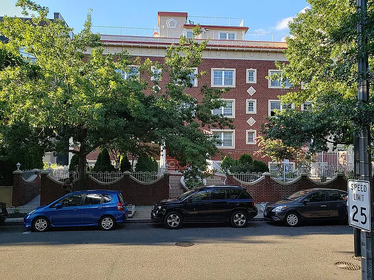 Segovia Apartments — Photo 20