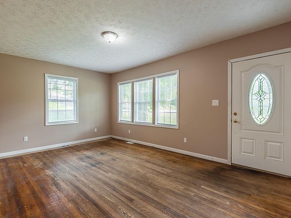 5th image of 2455 Amber St