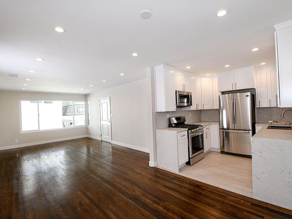 2nd image of 1055 S Sherbourne Dr #5