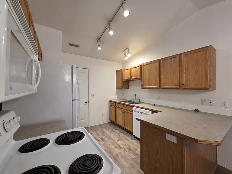 127 E Jadynn Ct — Photo 3