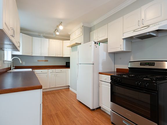 5th image of 933 29th Ave S #B