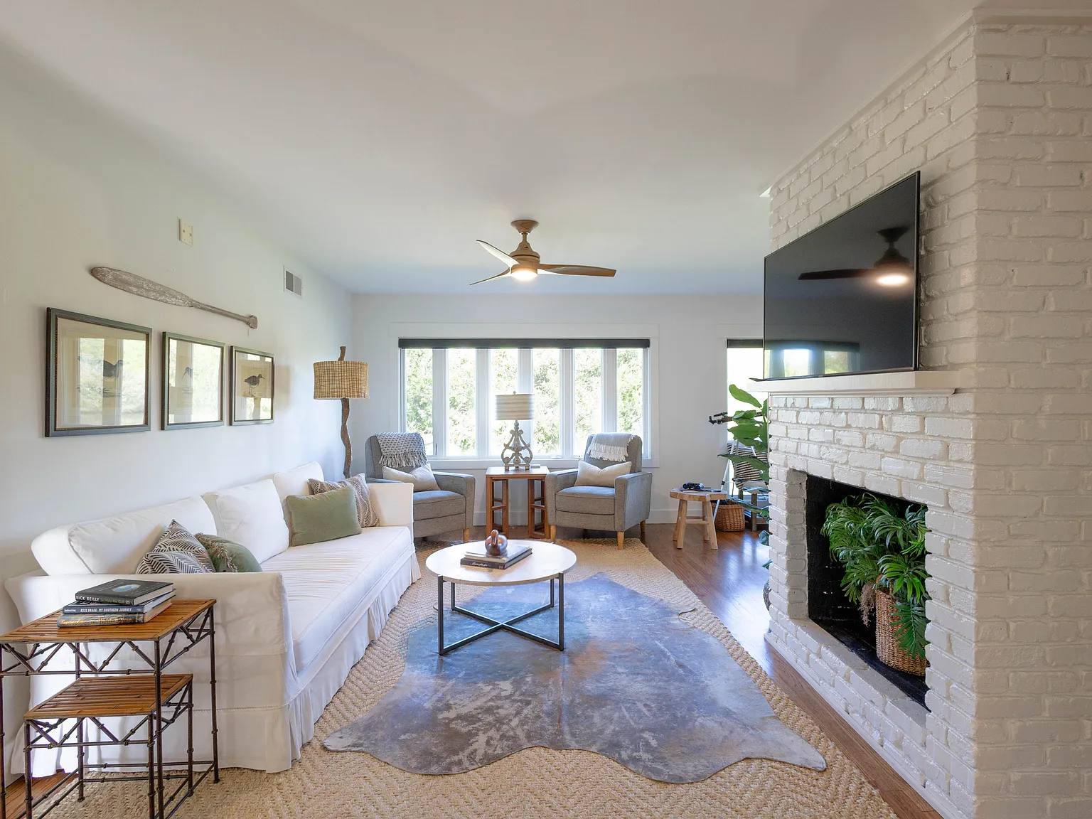 4 bed, 2.5 bath, 2469 sqft, $5,055 — Photo 4