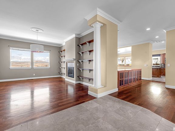 4th image of 2090 Madrid Dr