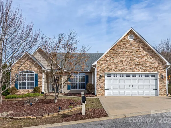 16 Stone River Dr, Asheville, NC 28804