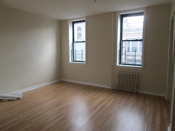 2nd image of 327 Baldwin Ave APT 6