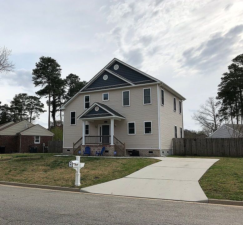 2nd image of 2820 Augusta Cir