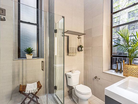 5th image of 255 W 84th St APT Grc