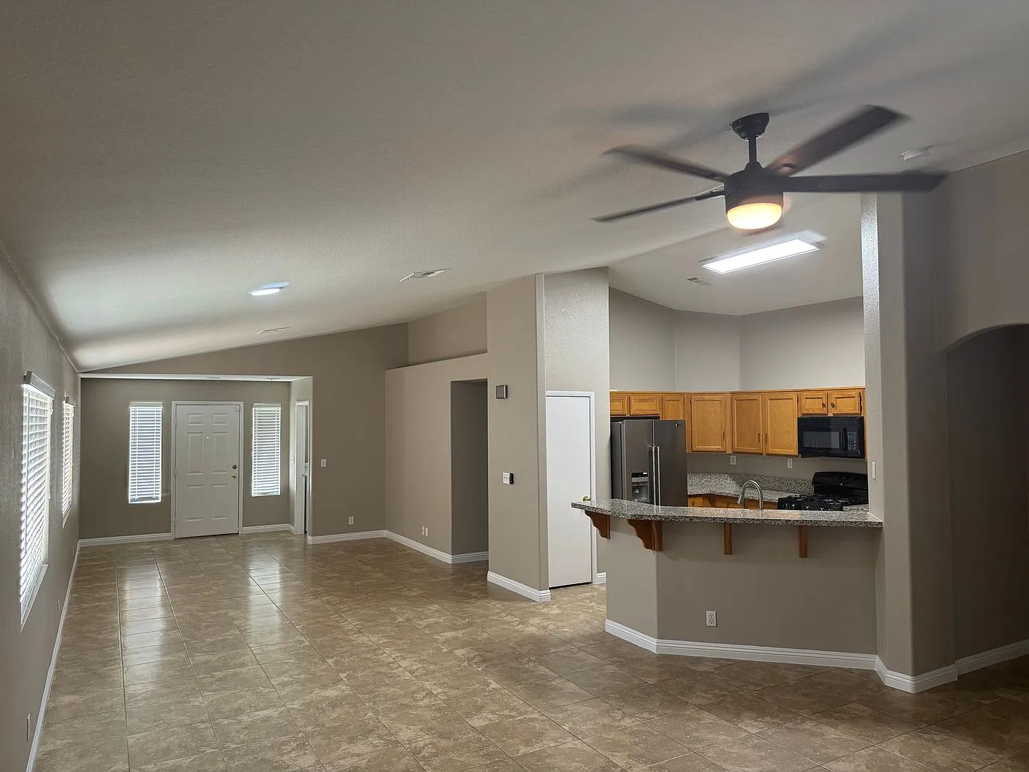 Single Story, 3BR, 2bth, 2 crg — Photo 2
