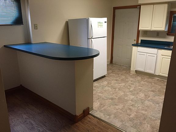 2nd image of 760 Kelton Ave