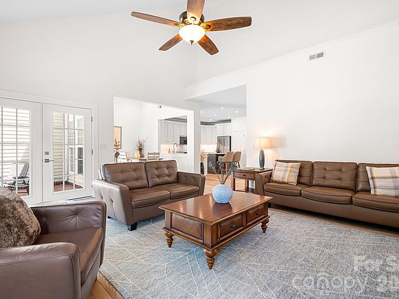 4th image of 14566 Greenpoint Ln