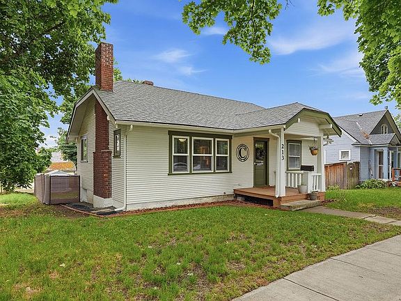 2nd image of 213 6th St
