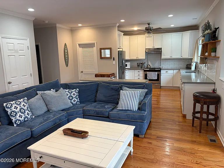 504 N Lake Dr — Photo 11
