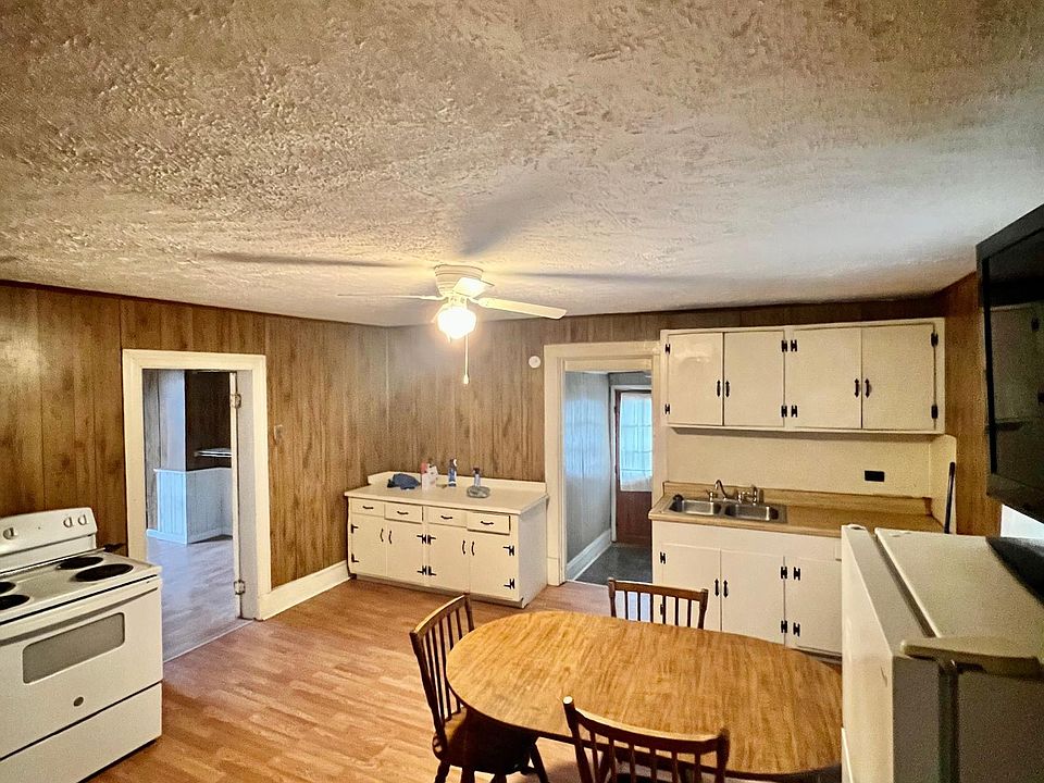 2nd image of 1329 Campbell Ave #2
