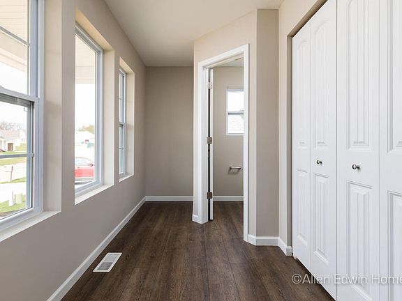4th image of 10114 Castle Creek Cir