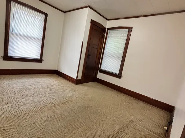 414 Forest Ave, Waterloo, IA 50702