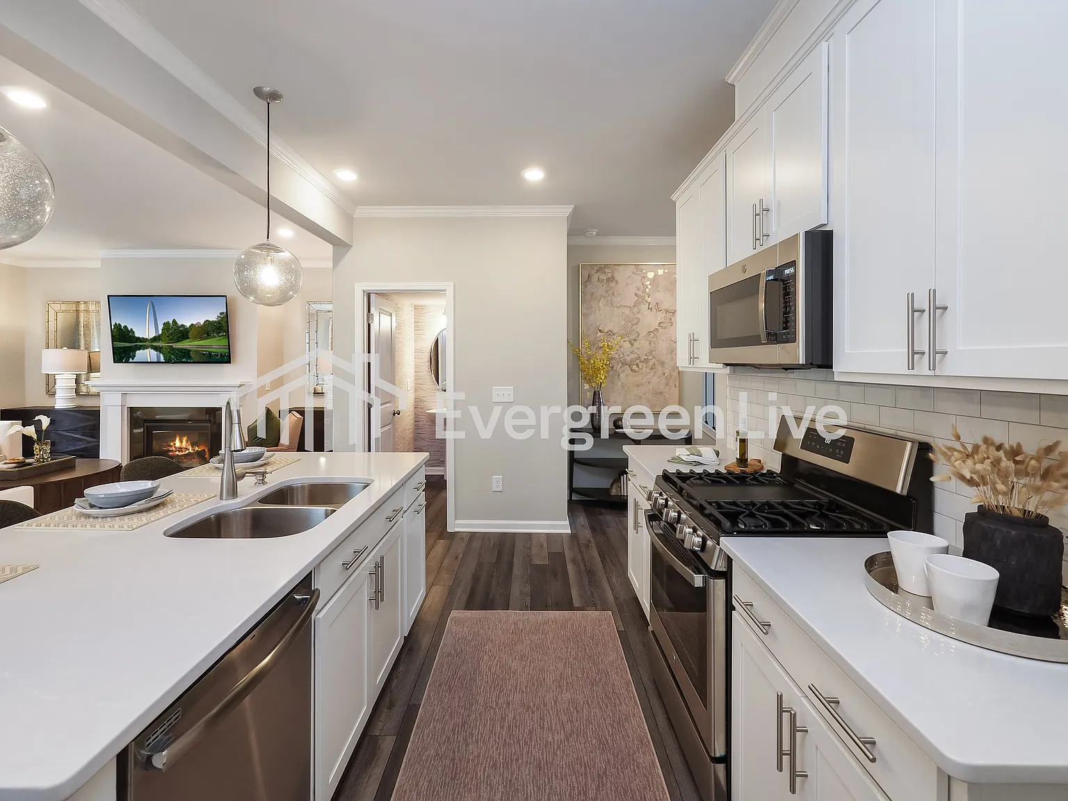3 bed, 2.0 bath, 1924 sqft, $1,895 — Photo 3