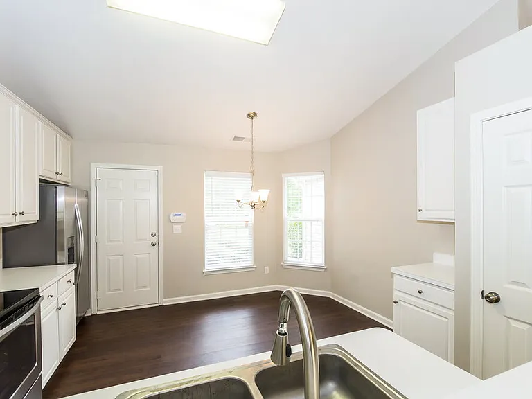 9109 Munsing Dr — Photo 7