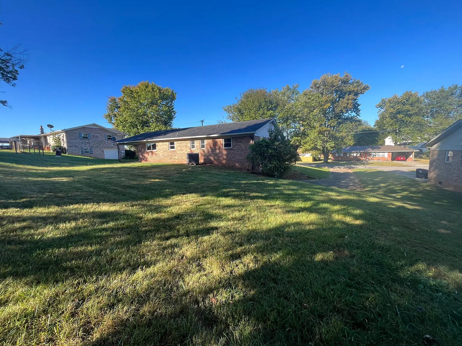 3 bed, 1.5 bath, 2538 sqft, $1,595 — Photo 4