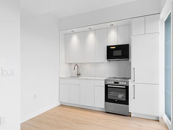 4th image of 101 Bruckner Blvd #7B