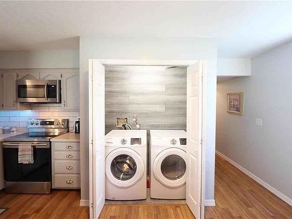 3rd image of 115 NE Greystone Dr