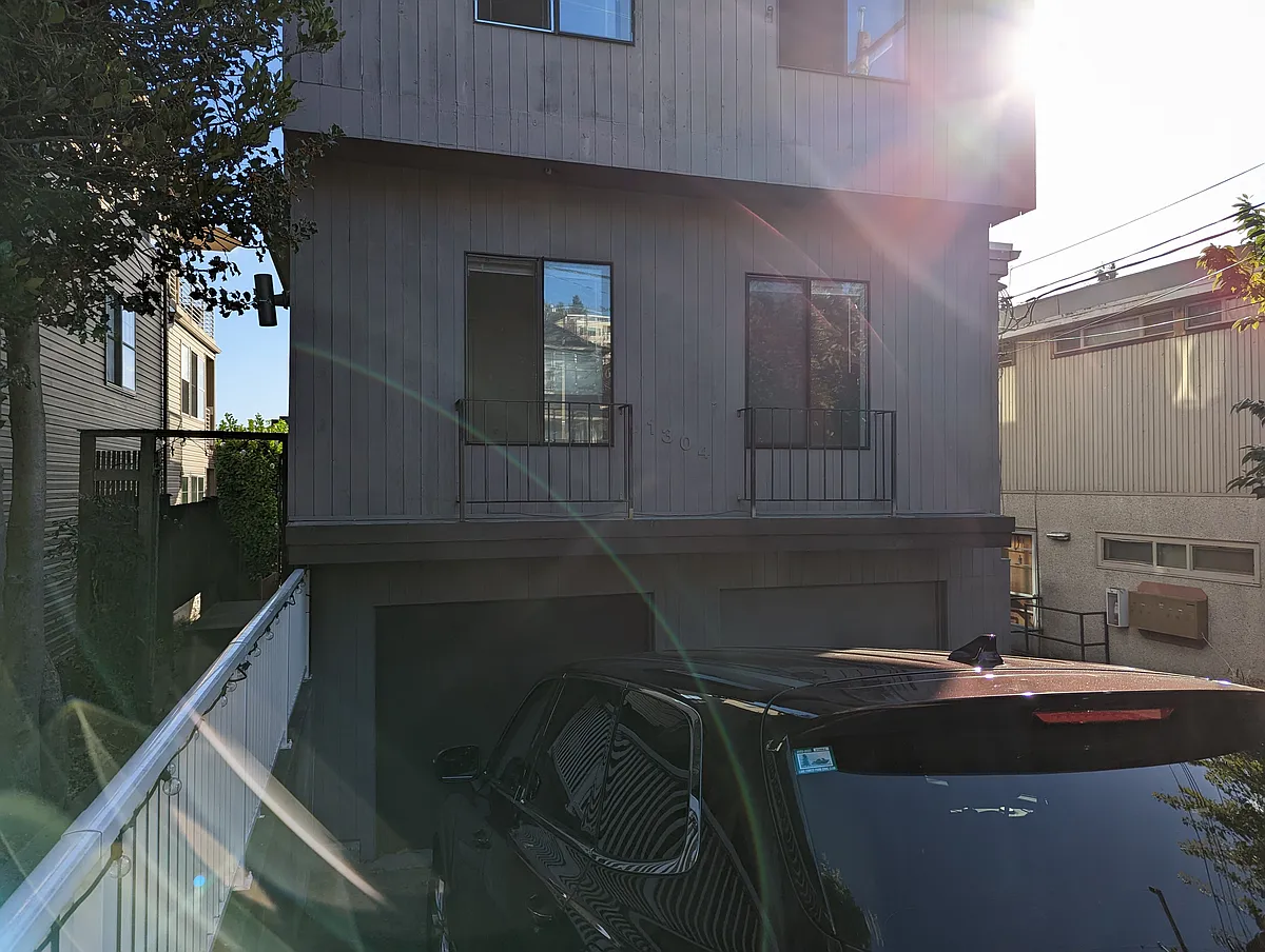 Building Photo - 1304 6th Ave N #1/2