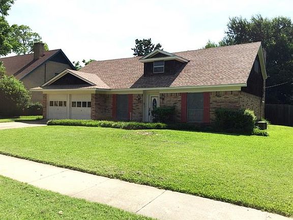 3rd image of 2410 Woodlawn Dr