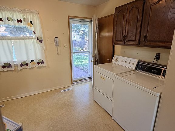 4th image of 280 Owen St NW