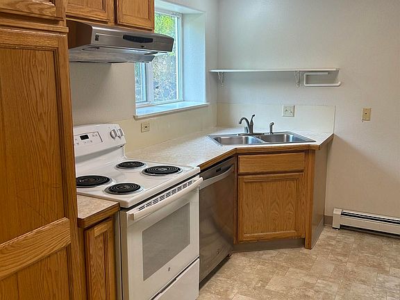 3rd image of 908 Lakloey Dr