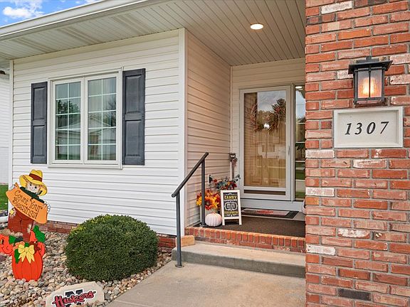3rd image of 1307 Timberlane Ests