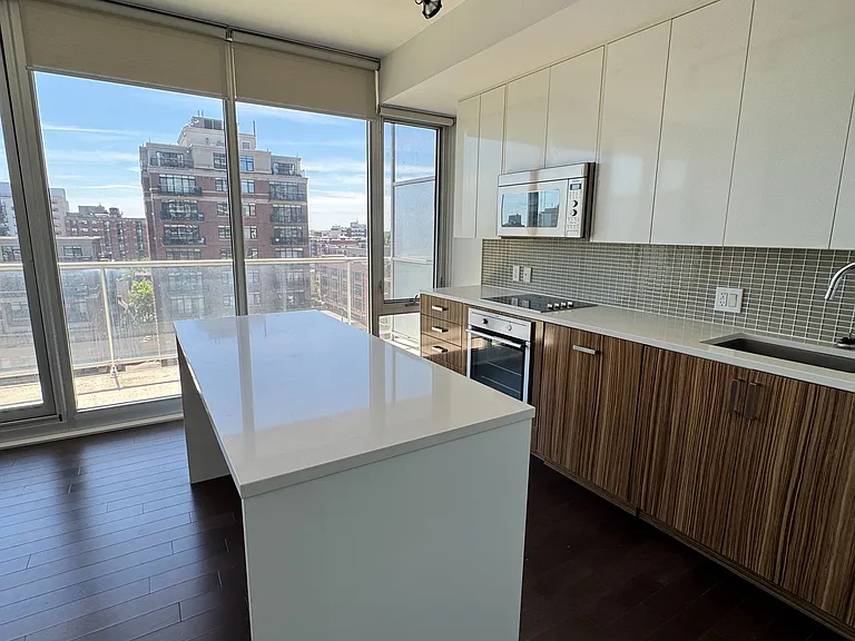 300 Lisgar St #806 — Photo 3