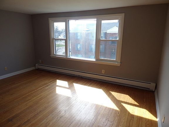 4th image of 274 Highland Pkwy #4