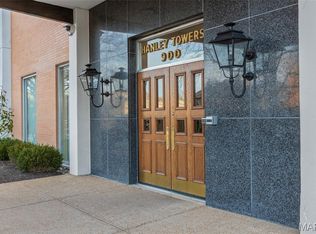 900 S Hanley Rd APT 11B, Saint Louis, MO 63105