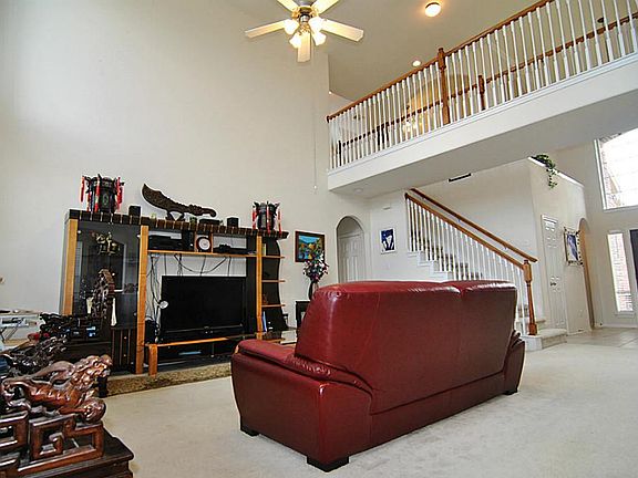 Dramatic 2-story ceiling.