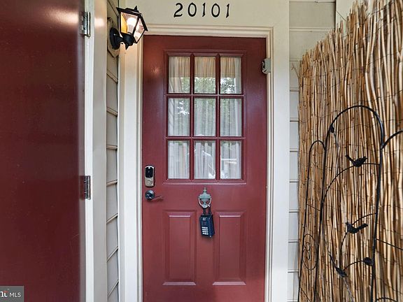 4th image of 20101 Waterside Dr #128