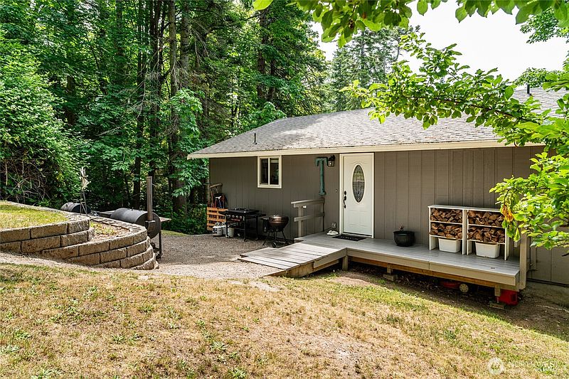2nd image of 2097 Gull Way