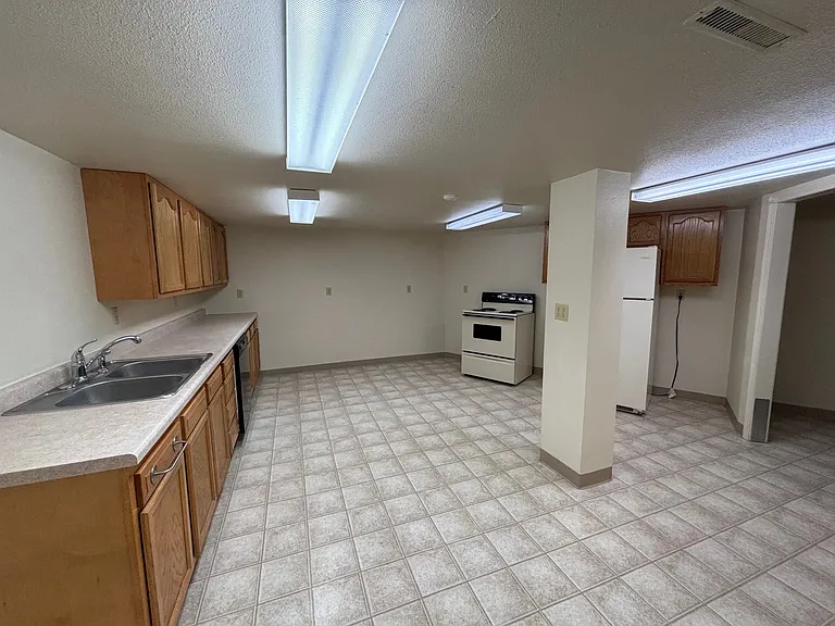 Highland Apartments — Photo 31