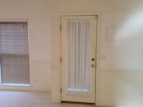 4th image of 2909 Stratford Way
