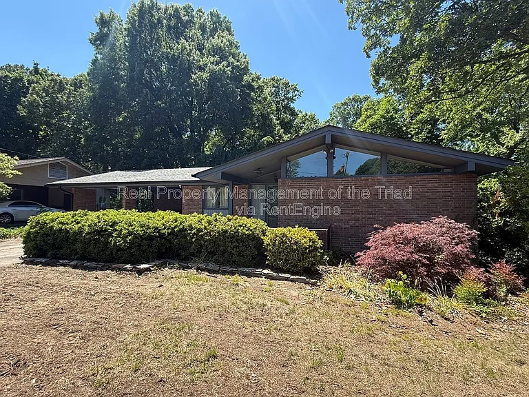 1507 Pinehurst Dr — Photo 1