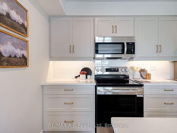 4th image of 428 Queen St W #3