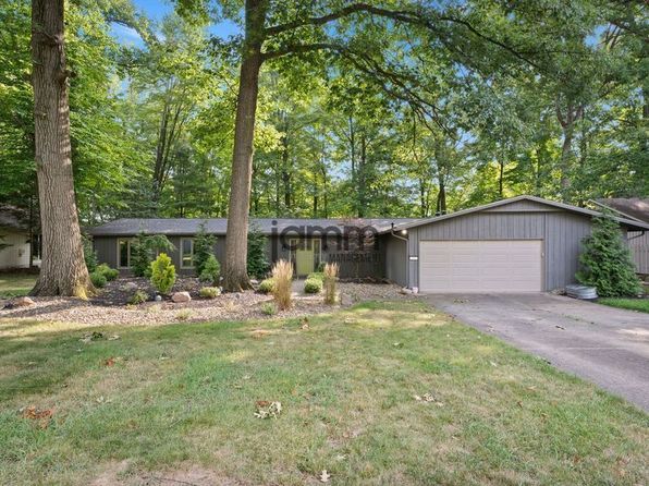 12477 The Blfs, Strongsville, OH 44136 – 3-bedroom rental in Strongsville