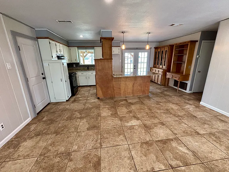 204 Brook St — Photo 9