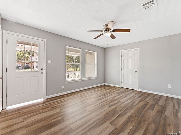 4th image of 1807 CANDLELIGHT LN