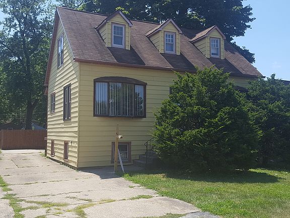2nd image of 10425 W Lyndale Ave
