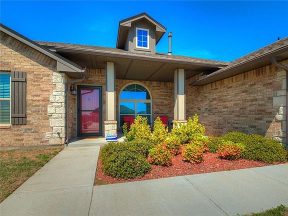 3rd image of 713 Silverleaf Dr