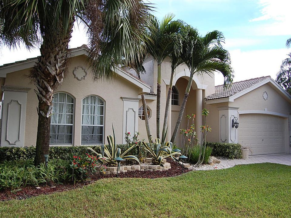 Home For Sale In Valencia Isles