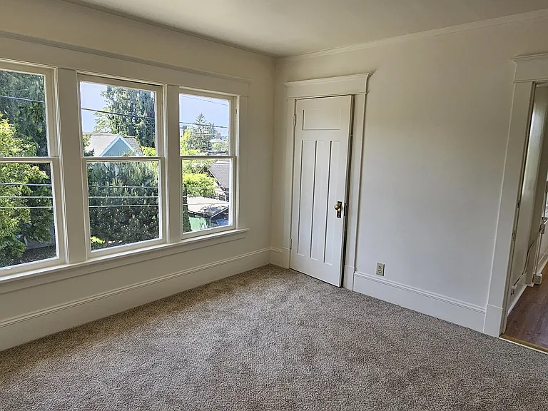 5203 12th Ave NE — Photo 18