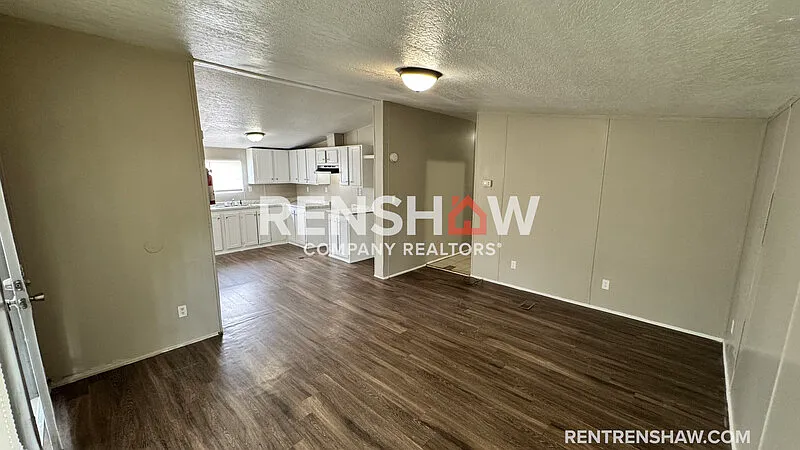 3 bed, 2.0 bath, 1185 sqft, $1,300 — Photo 2