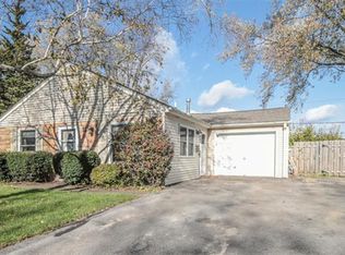 11 Pomeroy Rd, Montgomery, IL 60538