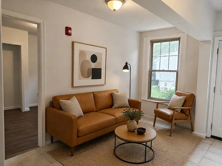 380 E Chestnut St — Photo 4