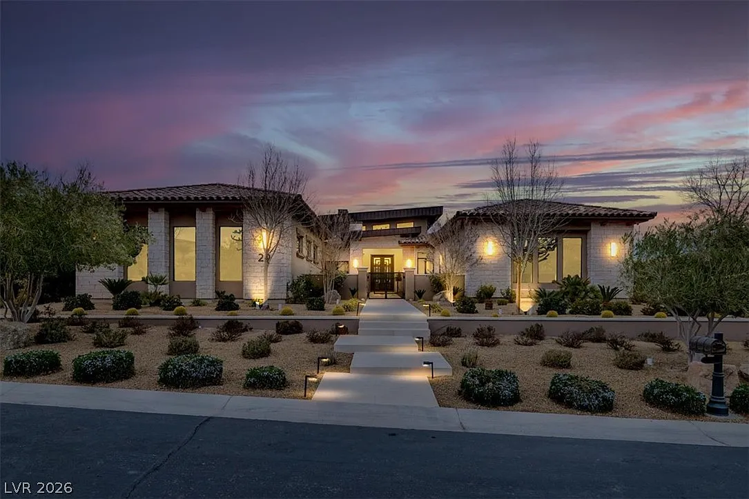 5 bed, 6.5 bath, 7855 sqft, $25,000 — Photo 1